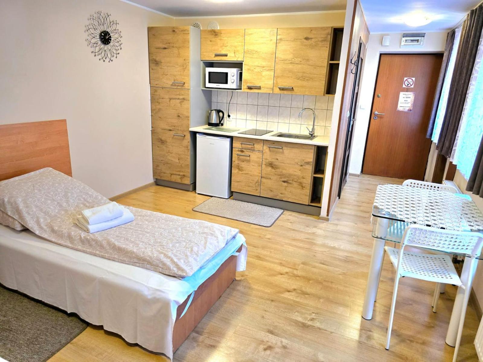 Aparthouse Apartamenty Centrum - In The City Center Near The Train Station Katowice Zewnętrze zdjęcie