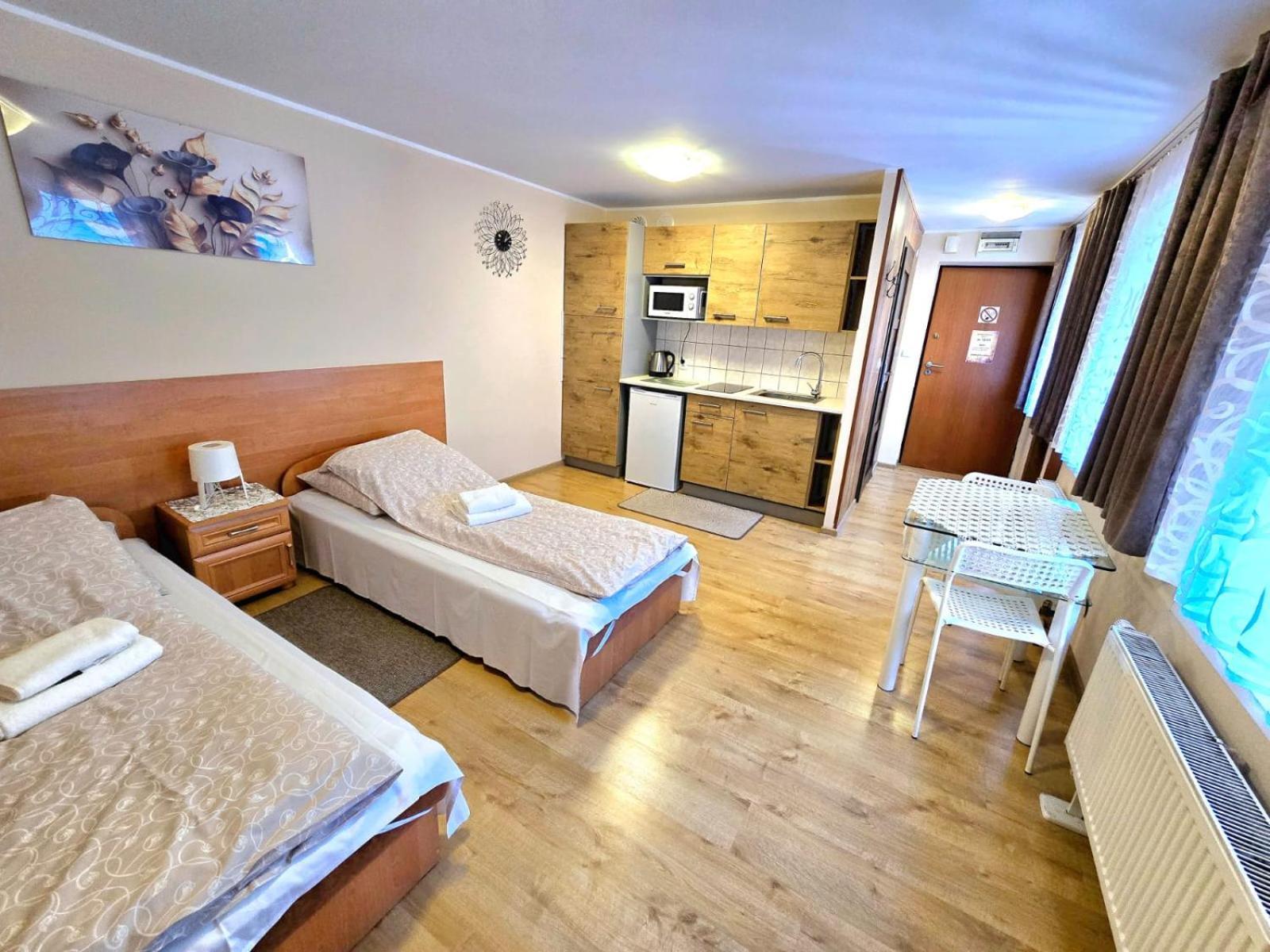 Aparthouse Apartamenty Centrum - In The City Center Near The Train Station Katowice Zewnętrze zdjęcie